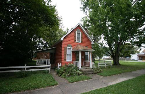 Downtown 2 Bedroom Cottage, Sleeps 6, Walking Distance to Honeywell, Downtown Restaurants, Shopping - Foto 2
