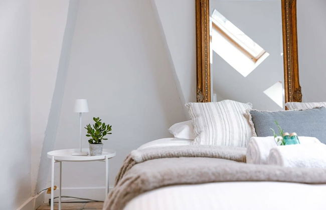 Charming House in the City of Antwerp With Parking - Foto 43