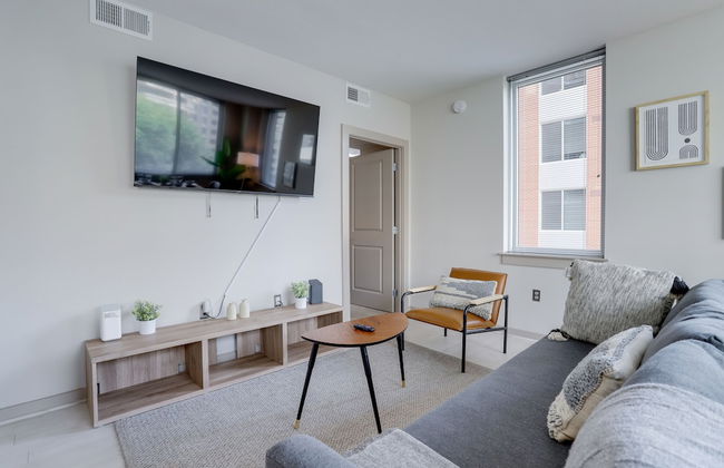 Cozy Condo Crystal City Rooftop - Photo 22