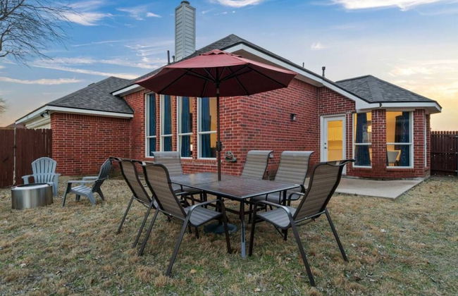 Stylish One Level Home Ping Pong Foosball Yard - Foto 11