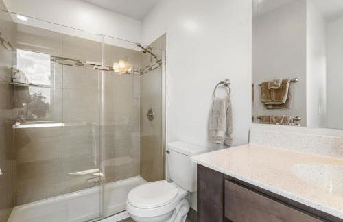 NEW 1BR Luxury Condo Private Balcony 303 - Foto 7