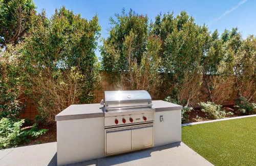 Stunning Modern Home with Mountain Views and Private Pool, Spa and Grill Dog ok - Foto 39