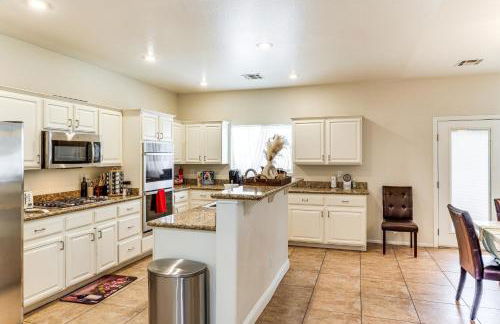 North Las Vegas Home with Hot Tub - 14 Mi to Strip! - Foto 7