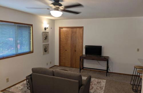 Bulldog Den - Photo 8