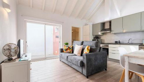 Cozy Retreat with Patio Near Sintra by LovelyStay - Foto 3