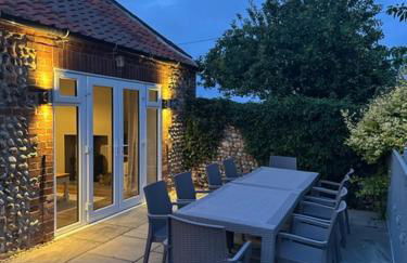 Bromholme Cottage Bacton - Sleeps 10, hot tub, close to beach - Photo 18