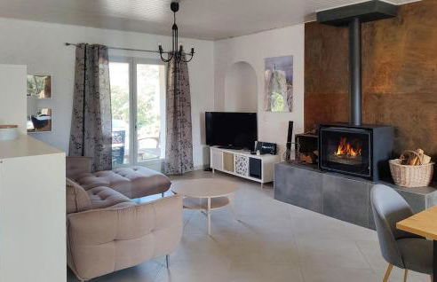 Beautiful Home In Besse Sur Issole With Wifi - Photo 3