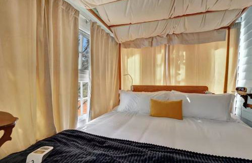 Timeless Pineview Cottage Hot Tub & Pet Friendly - Photo 29