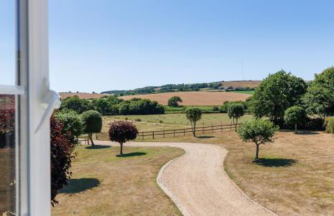 Rookley Farm Lodge Charming Manor Pool House with Heated Pool, Tennis Court & Gardens - Isle of Wight Rural Countryside Escape - Foto 34