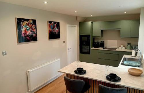 Martindale Close - 3 Bedrooms - Sleeps 5 - Photo 4