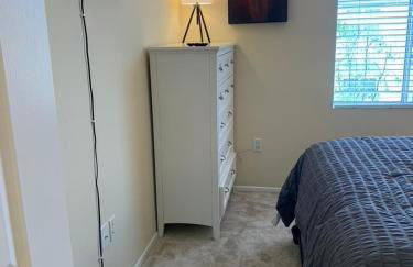 Exclusive Top Floor 1 bedroom in central Irvine one month min - Foto 22