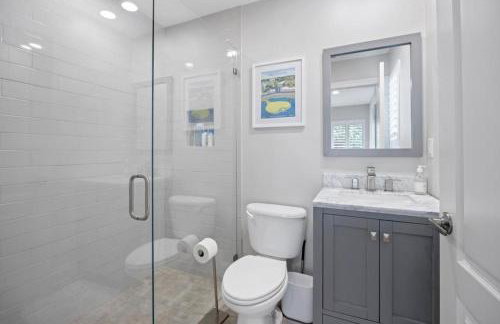 Stunning Beach Getaway - Steps to Ocean - Foto 44