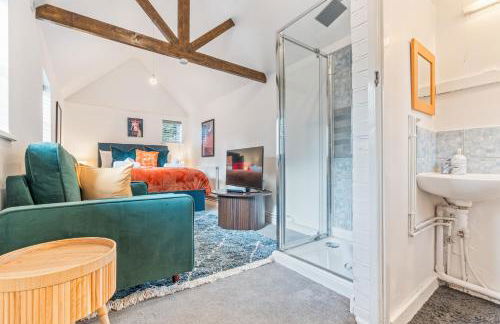 3BR Kingswood Cottage with Detached Unit - Photo 30