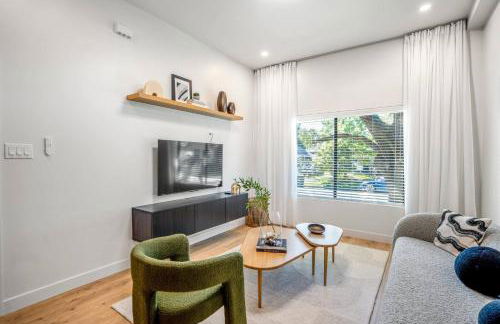 Smart Amenities & Modern Charm – Houston Studio! - Foto 20