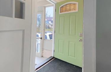 Lux 3BR, Steps from Airport, U of R & Grocery Stores - Foto 10