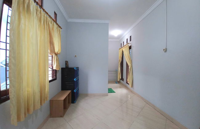 Homestay Syariah Dekat Monjali dan JCM by Simply Homy - Foto 12