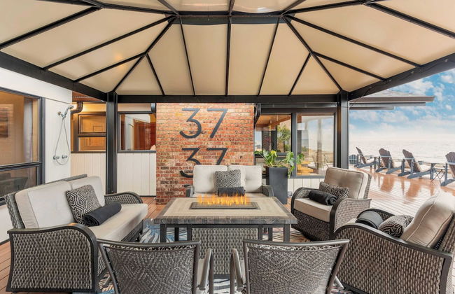 Oceanfront w/ Game Room, Fire Pit, Panoramic Views Angels Landing by Avantstay - Photo 32