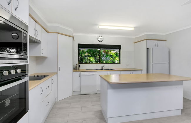 Roydon Beachfront Apartments - Photo 18