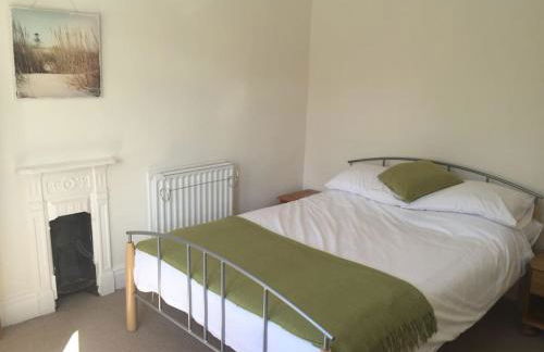 Spacious 5-Bedroom Victorian House Near Sandbanks - Sleeps 14, Parking & Garden - Foto 21