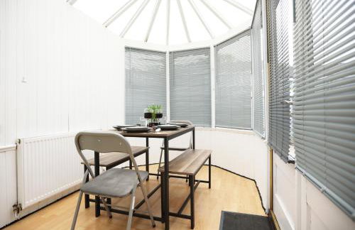 Gainsborough Place By N And N Stays Ltd, Perfect Location for Contractors and Corporate stays, Close to Cardiff Bay Area, Private Parking and fast Wifi - Foto 3