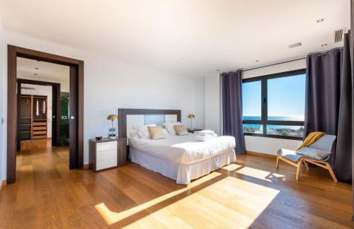 Luxury Villa with swimming pool and amazing views - Photo 19