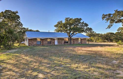 Quiet Haven with Hot Tub, 4 Mi to Canyon Lake! - Foto 24