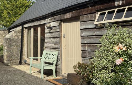 Charming Stone Cottage - Cotswolds Farm Stay - The Bullpen - Photo 58