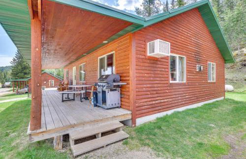 Wraparound Deck and Grill Deadwood Cabin - Foto 24