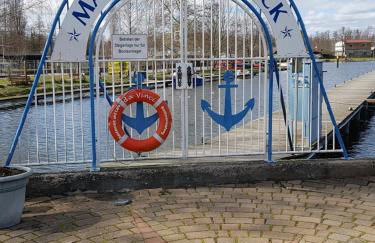 Unique Water Stay Tiny Hausboot für 2 Personen - Foto 2