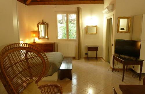 LA STANZA SUI CEDRI - Smart working - Airport - Private Parking - Ducati - Philip Morris - Foto 17