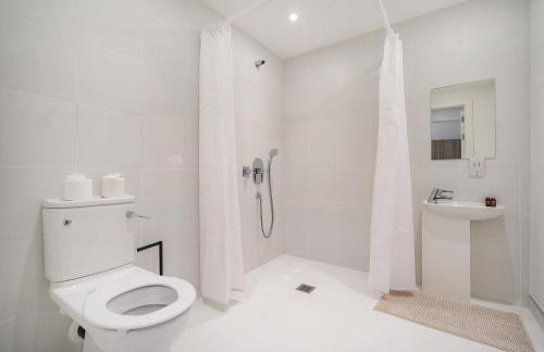 Stylish 2-Bed Flat with Balcony in Fulham SW6 - Foto 11