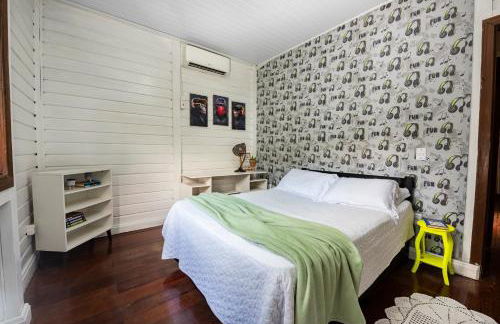 Casa Rústica com Piscina Privativa, Banheira de Hidromassagem, Ar-Condicionado, Pet friendly - Refúgio na Natureza a 5 Minutos do Centro de Imbituba, Perfeita para Famílias e Grupos - Photo 7