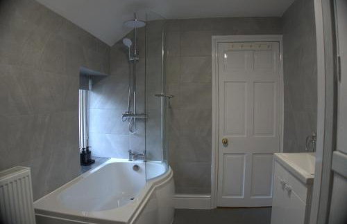 3BDR Town House in the Heart of Holyhead - Free Onsite Parking - Foto 30