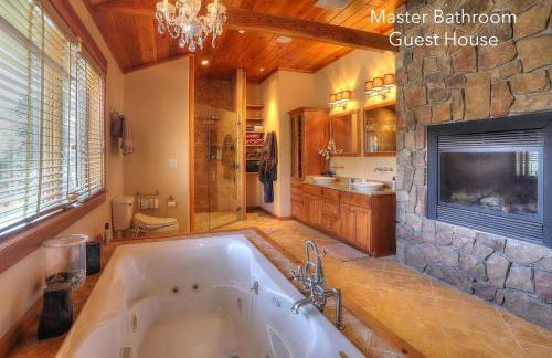 Gingerbread House on Mooselookmeguntic Lake - Foto 22