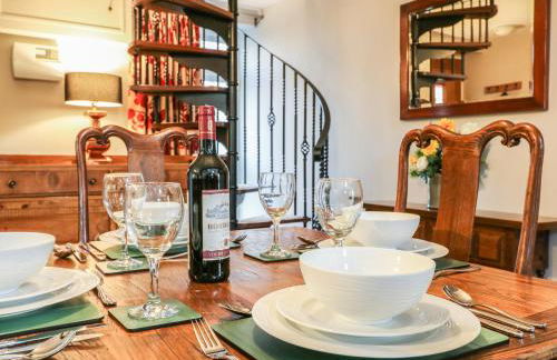 South Lodge - Photo 9