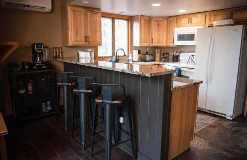 Cozy A-FrameKing BedSkiFire PitSchuss - Foto 27