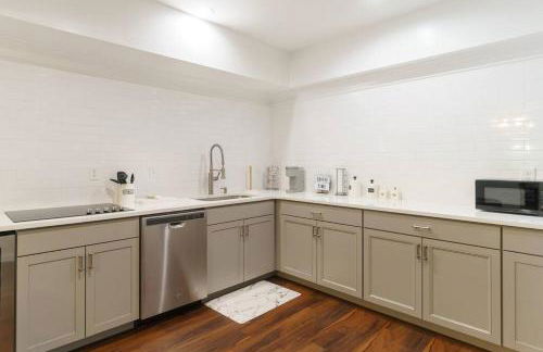 Relaxing Retreat with 55-Inch TV and Lake Views - Foto 11