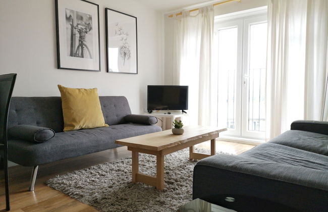 Bright & Modern 2BR Apartment Parking - Foto 9