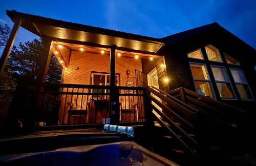 Breathtaking ViewsTwo Bedroom Cabin with Hot tub - Photo 27