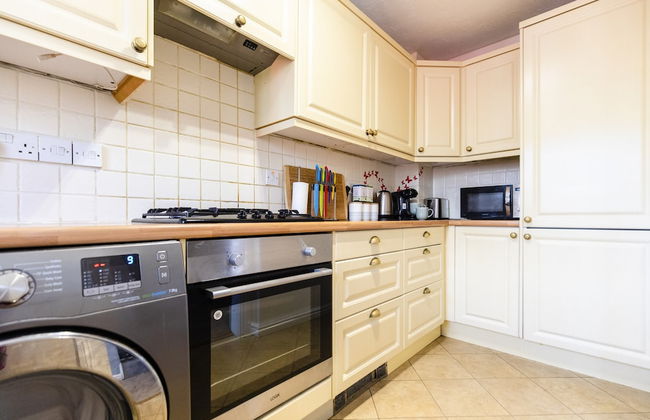 South Downs retreat house with parking - Photo 8