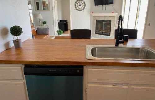 Beautiful House Sleeps 12 - Hot Tub - Breakfast - Walk to Beach - Foto 16