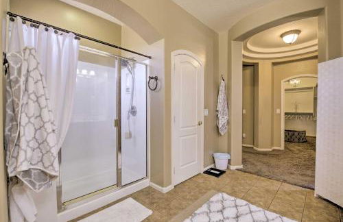 Family Gem in Phoenix with Saltwater Pool and Theater - Foto 27