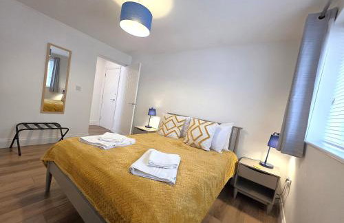 Stunning One Bed Flat at Dawe Luxury Suites - An Entire Apartment near Ely Cathedral & Train Station - The Perfect Base to Explore Ely, Cambridge, Norfolk & London - 2 Guests Max - Photo 5