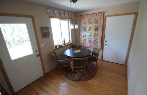 Five Bedroom Colonial Style Home - Foto 21