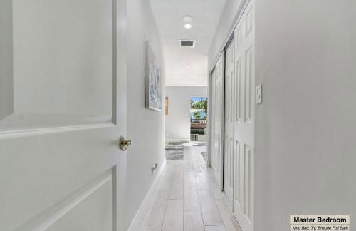 Canal - Water view, private pool, near beach - Foto 10