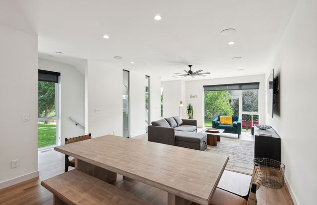 New Modern Townhome With Rooftop Patio 2 Bedroom Townhouse by RedAwning - Foto 17