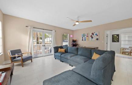 Modern Moroccan Villa w/ Firepit, BBQ + Game Room! - Foto 11