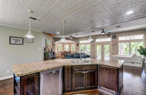 The San Bernard River waterfront provides private access to a spa, boat ramp, and jet skiing - Photo 72