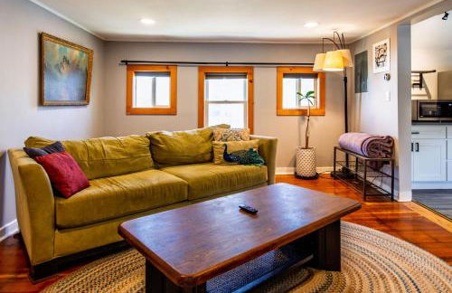 Private Renovated Apt w WasherDryer near dwntwn - Foto 9