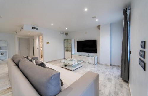 Luxury Vacation Villa - Photo 23